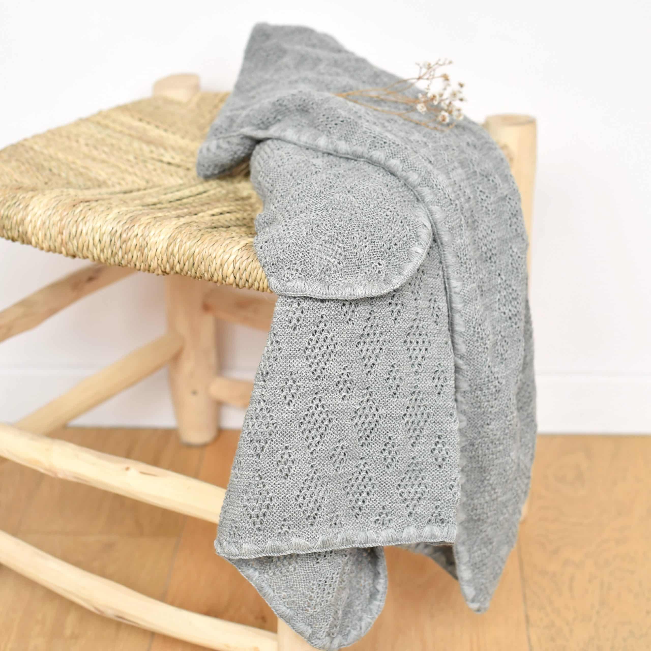 Couverture cellulaire pour bébé en dentelle tricotée en laine mérinos douce  grise, couverture bébé neutre pour lété -  France